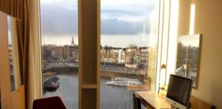 旅行続行不可?アムステルダムの飾り窓をゆく