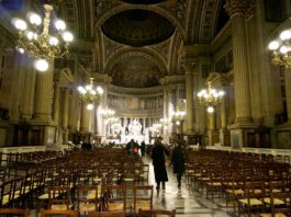 パリの大聖堂や歴史的建造物でのコンサート予約