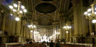 パリの大聖堂や歴史的建造物でのコンサート予約