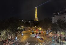 エッフェル塔の絶景ポジション『オテル ラ コムテーズ』