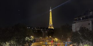 エッフェル塔の絶景ポジション『オテル ラ コムテーズ』