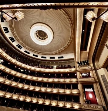 ウイーン・オペラ座で『セビリアの理髪師』鑑賞